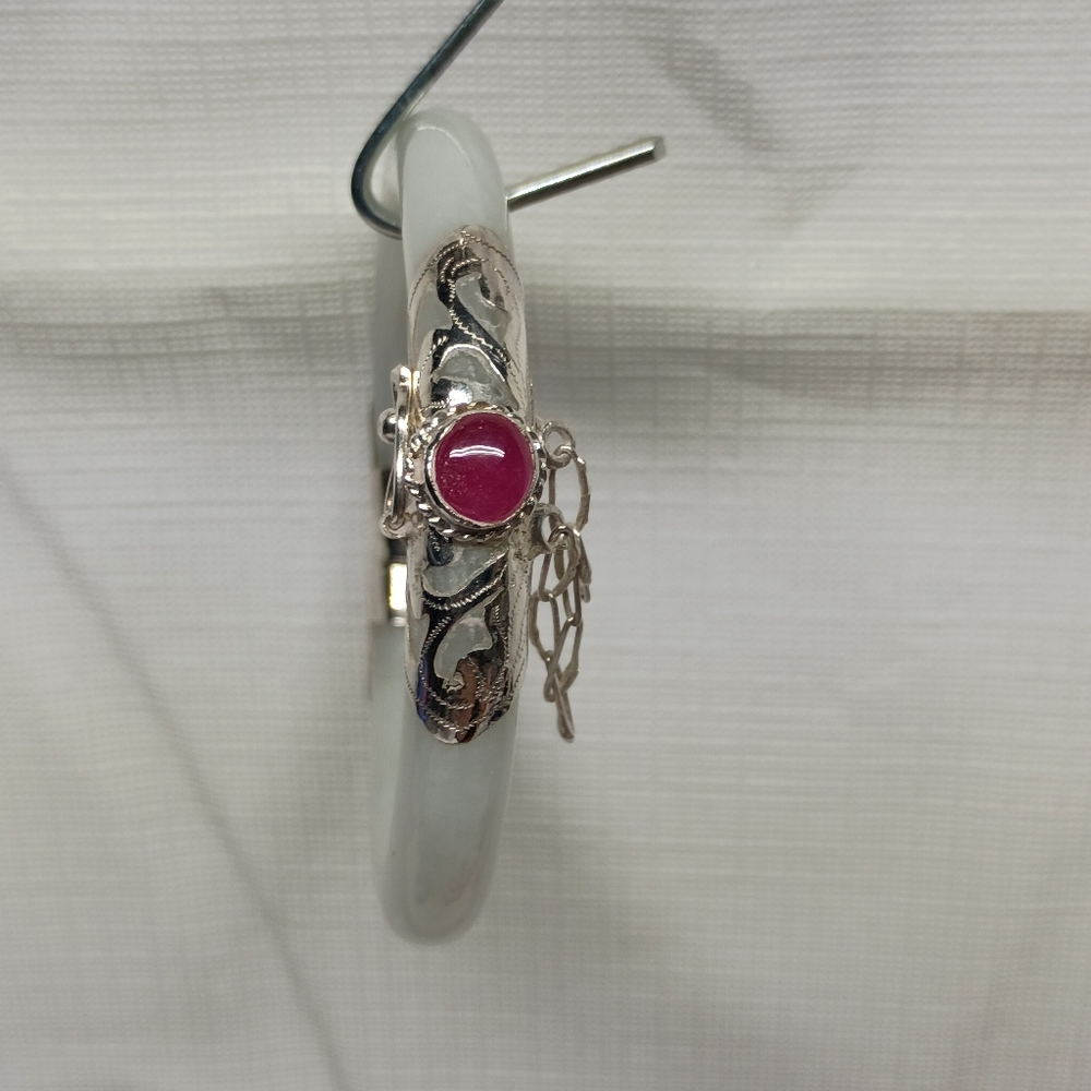 Jadeite Bangle - Picture 3 of 5